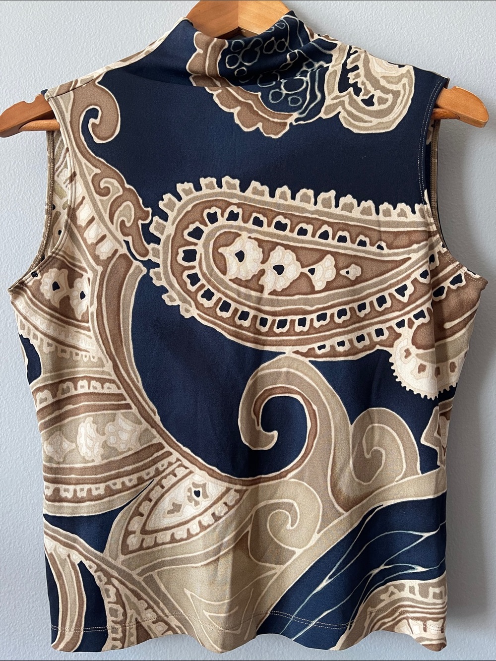 Ellen Tracy Y2K SILK Navy and Beige Paisley Mock Neck Tank